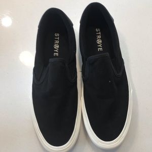 NWOT Straye Men’s Slip On Sneaker Size 11